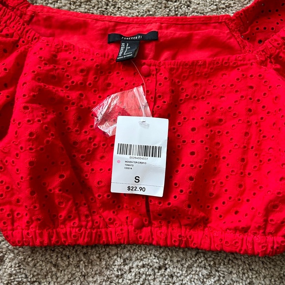 NWT Forever 21 red eyelet puff sleeve crop top - Picture 2 of 4